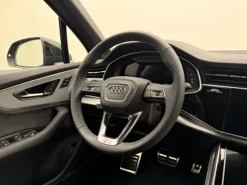 AUDI Q7 TDI Quattro Tiptr. S Line 7Sitze Pano22Black