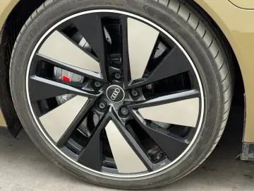 AUDI RS e-tron GT Quattro SchwarzPano21Keramik EA8