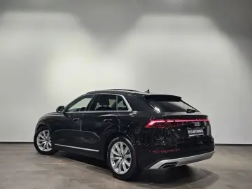AUDI Q8 55 TFSI e Pano Softc B&O HuD Massage AHK  23'