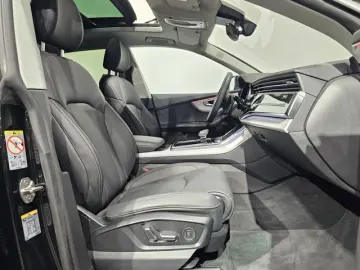 AUDI Q8 55 TFSI e Pano Softc B&O HuD Massage AHK  23'