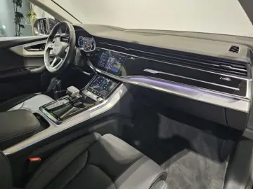 AUDI Q8 55 TFSI e Pano Softc B&O HuD Massage AHK  23'