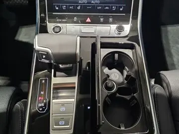 AUDI Q8 55 TFSI e Pano Softc B&O HuD Massage AHK  23'