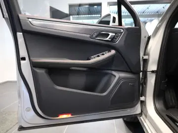PORSCHE Macan GTS Luftf. Pano Standhzg 360  AHK BOSE ACC