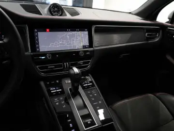 PORSCHE Macan GTS Luftf. Pano Standhzg 360  AHK BOSE ACC