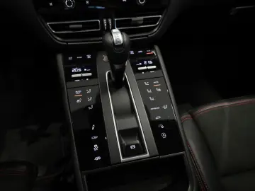 PORSCHE Macan GTS Luftf. Pano Standhzg 360  AHK BOSE ACC
