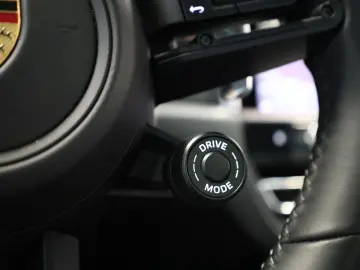 PORSCHE Macan GTS Luftf. Pano Standhzg 360  AHK BOSE ACC