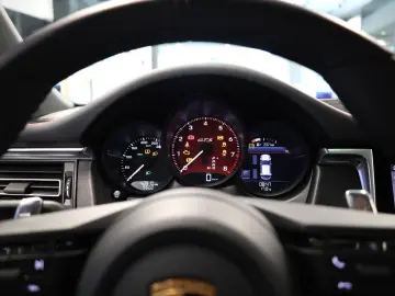 PORSCHE Macan GTS Luftf. Pano Standhzg 360  AHK BOSE ACC