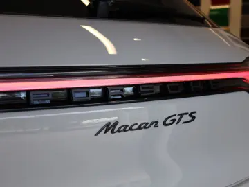PORSCHE Macan GTS Luftf. Pano Standhzg 360  AHK BOSE ACC