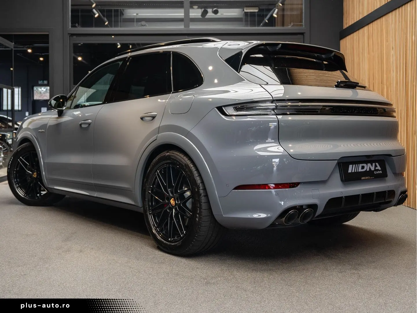 PORSCHE Cayenne E-Hybrid Sportdesign Sportuitlaat BOSE 3