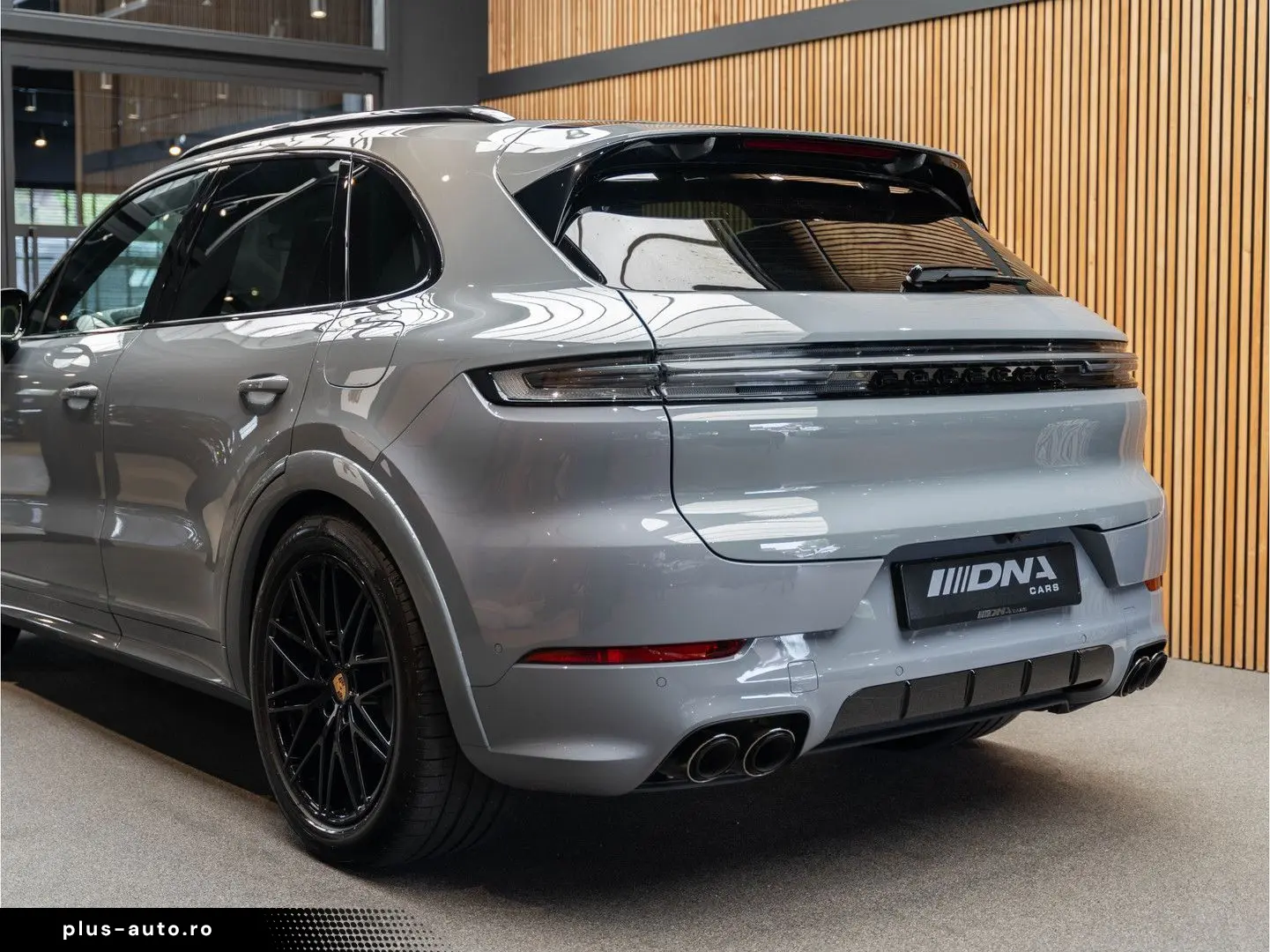 PORSCHE Cayenne E-Hybrid Sportdesign Sportuitlaat BOSE 3
