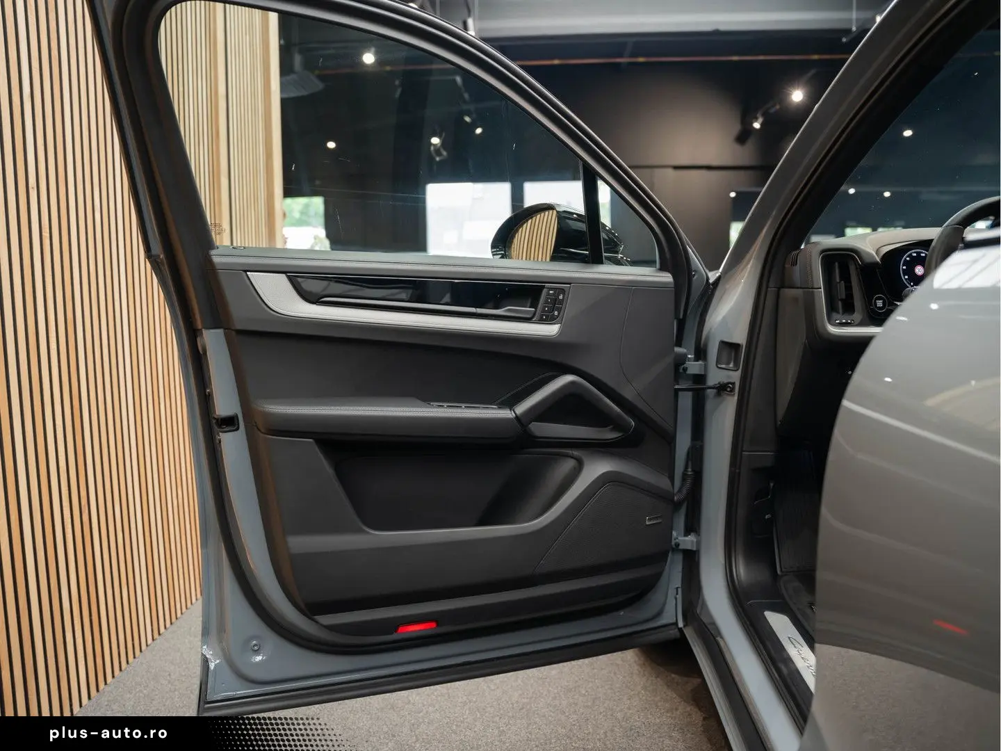 PORSCHE Cayenne E-Hybrid Sportdesign Sportuitlaat BOSE 3