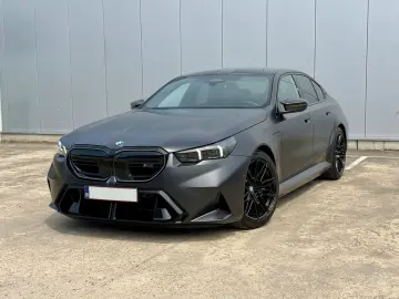 BMW M5 Hybrid M Drivers Package  305 km h  Carbon