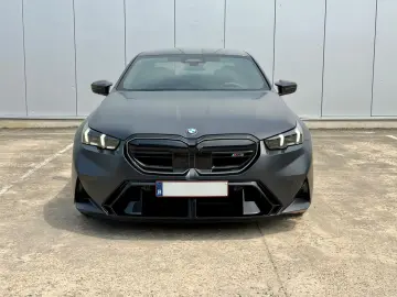 BMW M5 Hybrid M Drivers Package  305 km h  Carbon