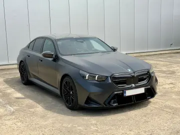 BMW M5 Hybrid M Drivers Package  305 km h  Carbon