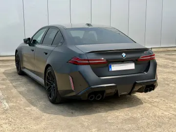 BMW M5 Hybrid M Drivers Package  305 km h  Carbon