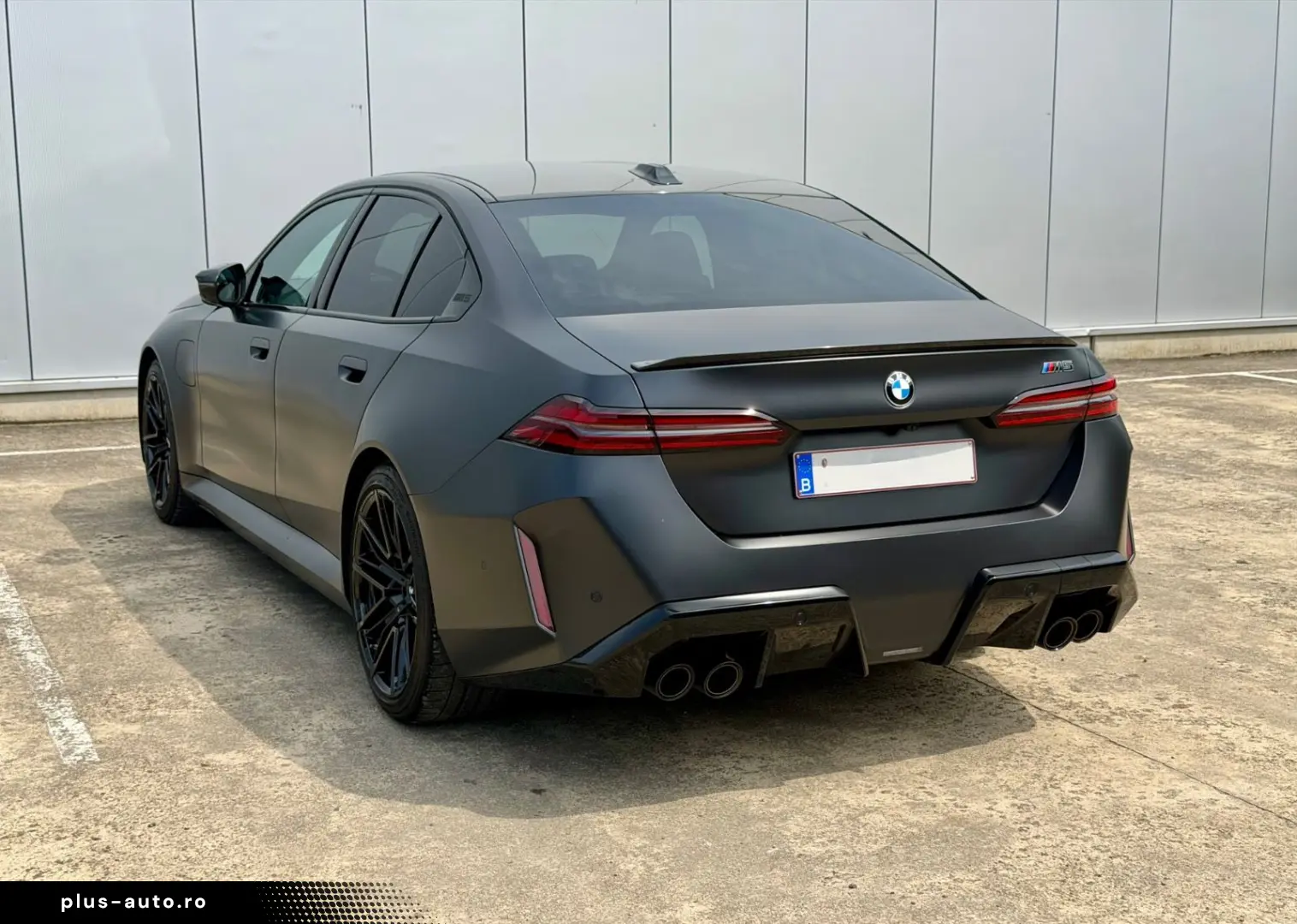 BMW M5 Hybrid M Drivers Package  305 km h  Carbon