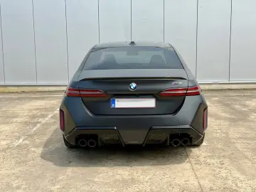 BMW M5 Hybrid M Drivers Package  305 km h  Carbon