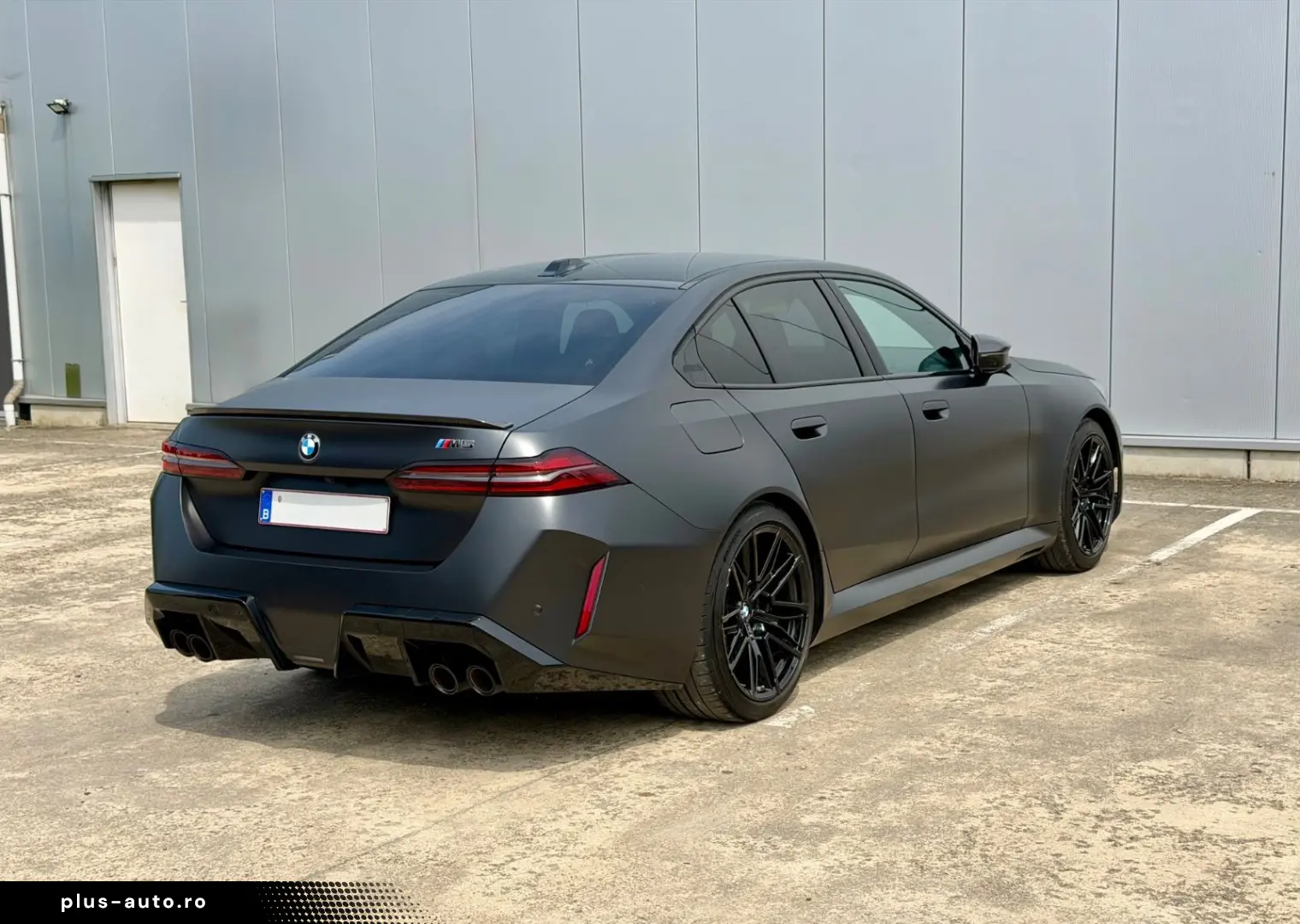 BMW M5 Hybrid M Drivers Package  305 km h  Carbon