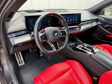 BMW M5 Hybrid M Drivers Package  305 km h  Carbon