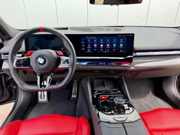 BMW M5 Hybrid M Drivers Package  305 km h  Carbon