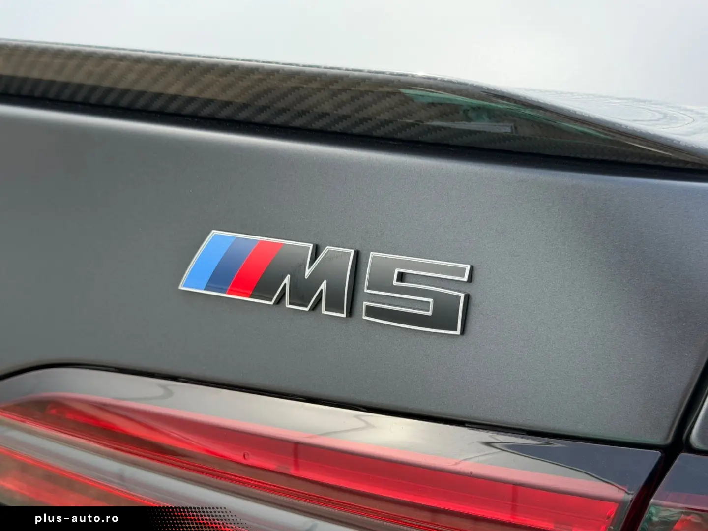 BMW M5 Hybrid M Drivers Package  305 km h  Carbon