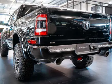 RAM 1500 LIMITED LIFT EDITION   HEMI V8   NIGHT EDITION