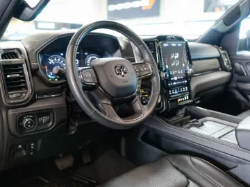 RAM 1500 LIMITED LIFT EDITION   HEMI V8   NIGHT EDITION