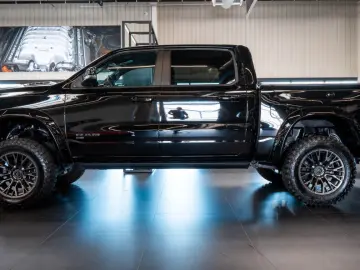 RAM 1500 LIMITED LIFT EDITION   HEMI V8   NIGHT EDITION