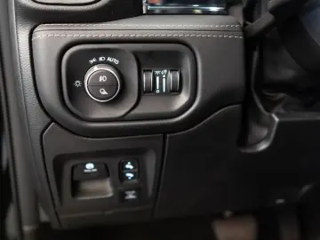 RAM 1500 LIMITED LIFT EDITION   HEMI V8   NIGHT EDITION