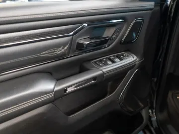 RAM 1500 LIMITED LIFT EDITION   HEMI V8   NIGHT EDITION