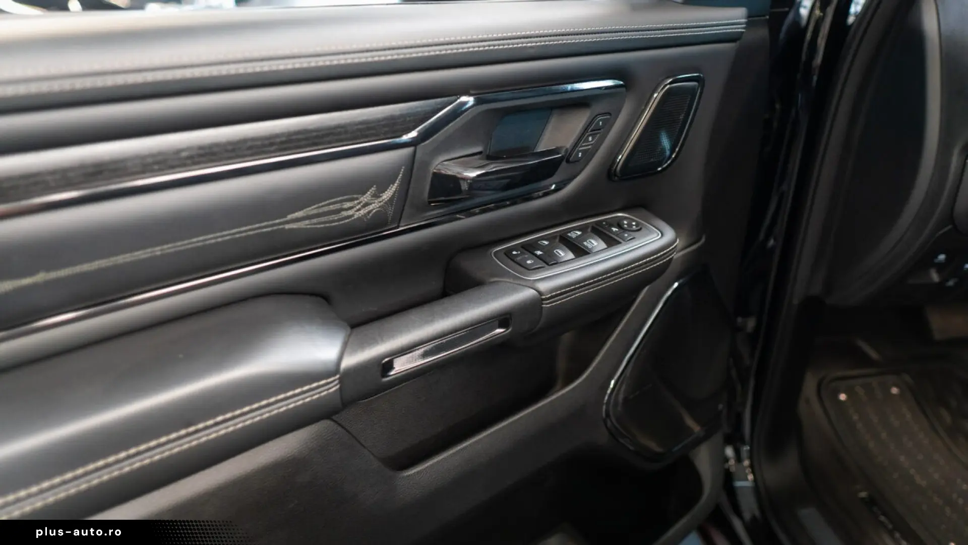 RAM 1500 LIMITED LIFT EDITION   HEMI V8   NIGHT EDITION