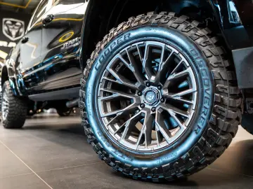 RAM 1500 LIMITED LIFT EDITION   HEMI V8   NIGHT EDITION