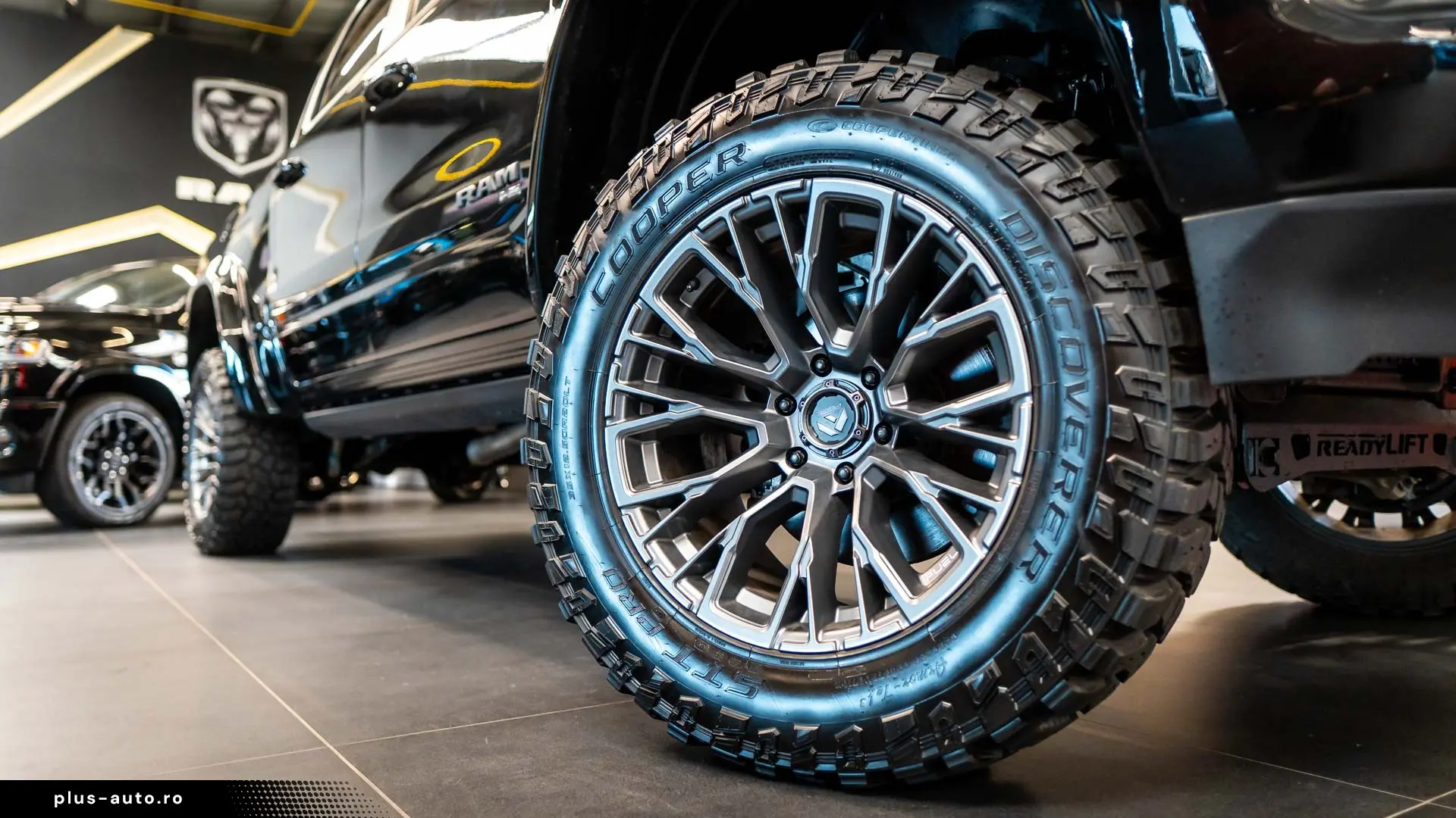 RAM 1500 LIMITED LIFT EDITION   HEMI V8   NIGHT EDITION