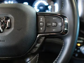 RAM 1500 LIMITED LIFT EDITION   HEMI V8   NIGHT EDITION