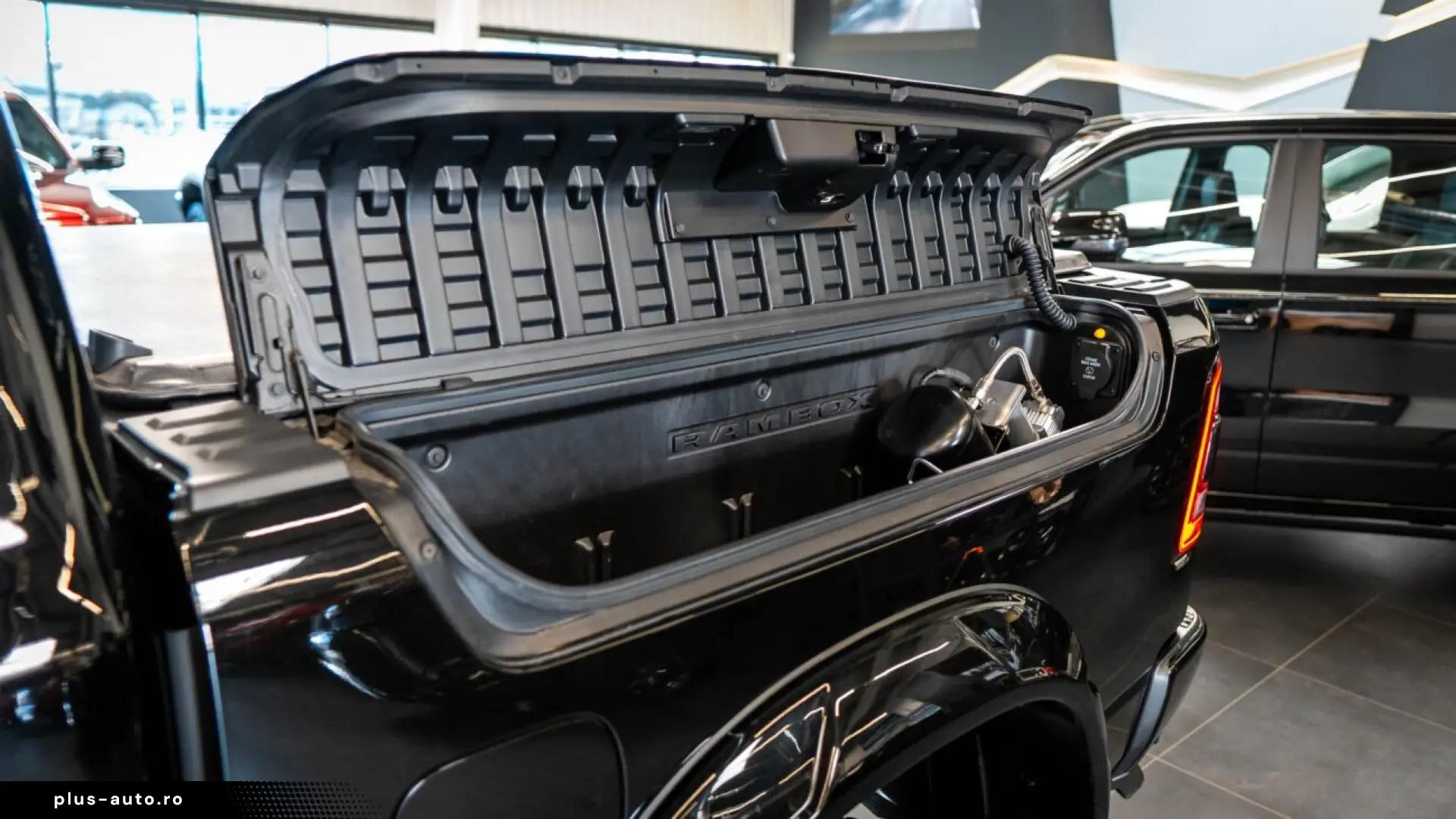 RAM 1500 LIMITED LIFT EDITION   HEMI V8   NIGHT EDITION