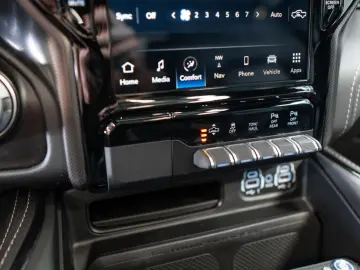 RAM 1500 LIMITED LIFT EDITION   HEMI V8   NIGHT EDITION