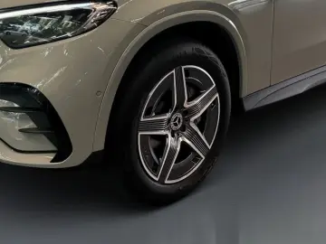 MERCEDES-BENZ GLC 300 e 4M AMG LED AMBIE BURM®3D 360 KAM AHK