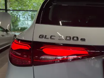 MERCEDES-BENZ GLC 300 e 4M AMG LED AMBIE BURM®3D 360 KAM AHK