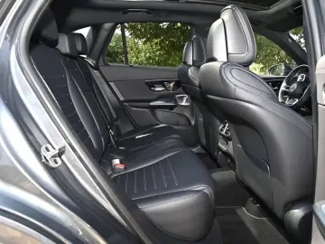 MERCEDES-BENZ GLC 300 de 4M AMG Sport Premium NIGHT PANO LED