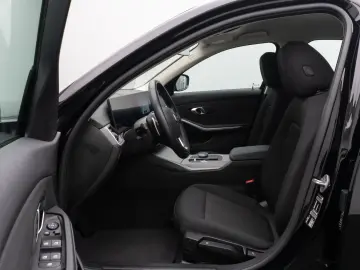 BMW 318i Sedan