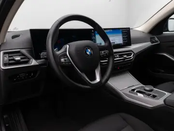 BMW 318i Sedan