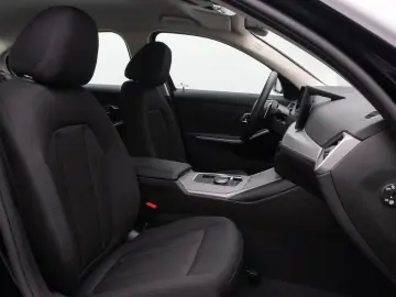 BMW 318i Sedan