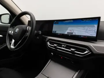 BMW 318i Sedan