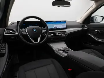 BMW 318i Sedan
