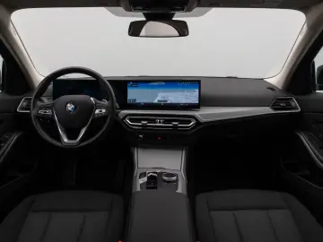 BMW 318i Sedan