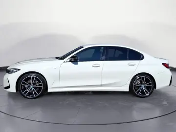 BMW 318i M SPORT Sedan