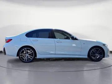BMW 318i M SPORT Sedan