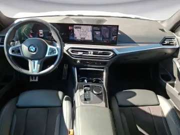 BMW 318i M SPORT Sedan