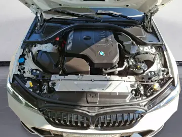 BMW 318i M SPORT Sedan
