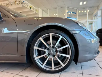 PORSCHE 718 Boxster 20 Zoll   BOSE   Bi-Color   PCM-Navi